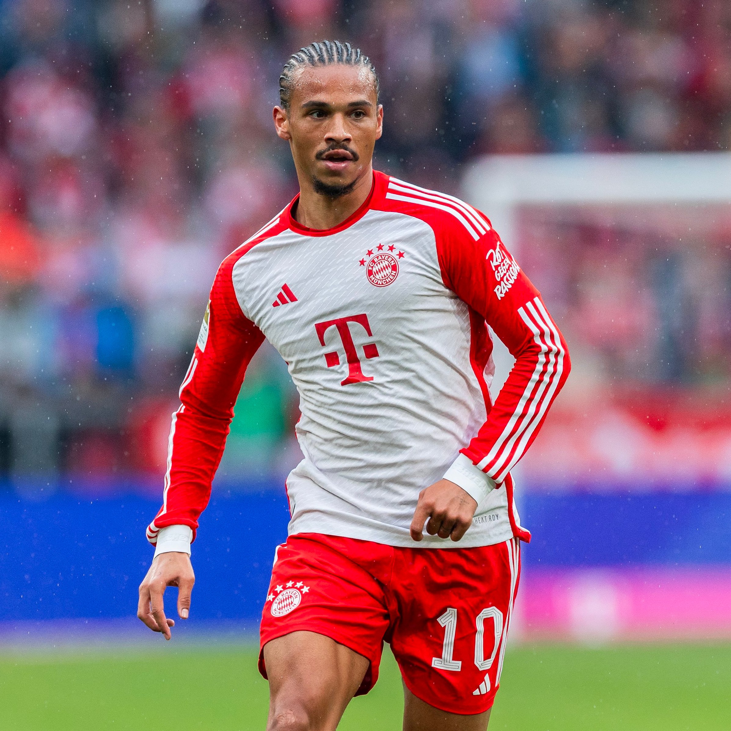 奥地利翻盘塞维利亚，萨内点燃赛场